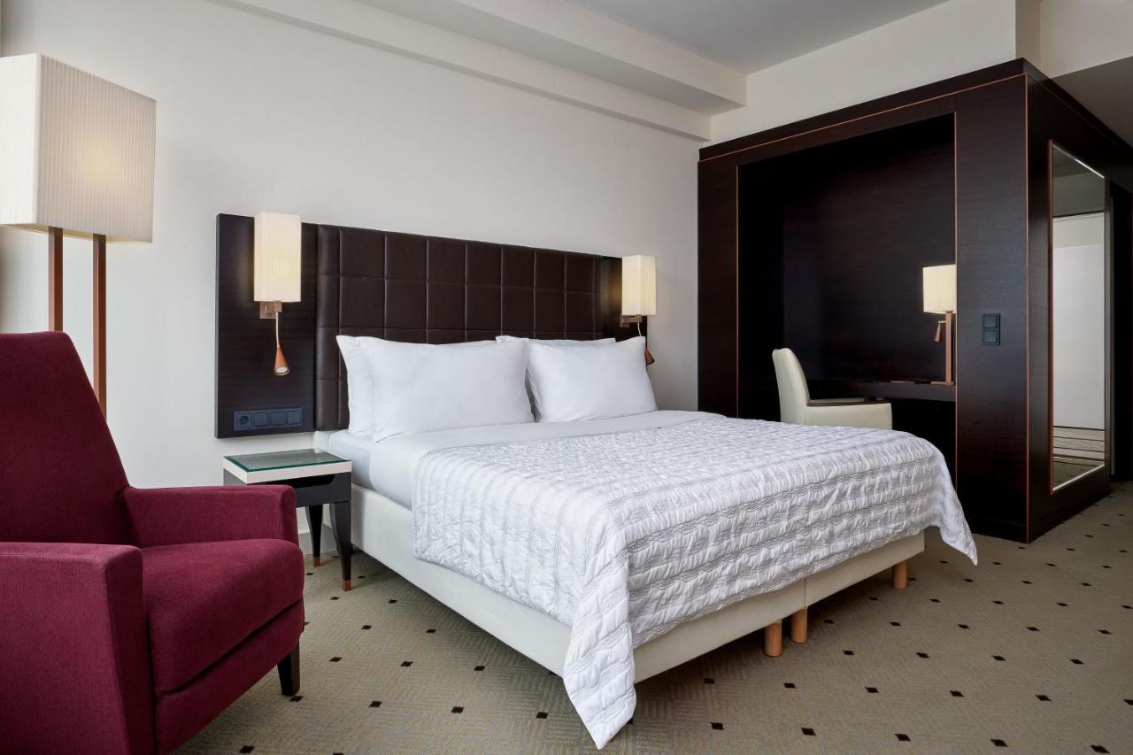 Le Méridien Stuttgart Exterior foto A room at the Westin Palace, Brussels