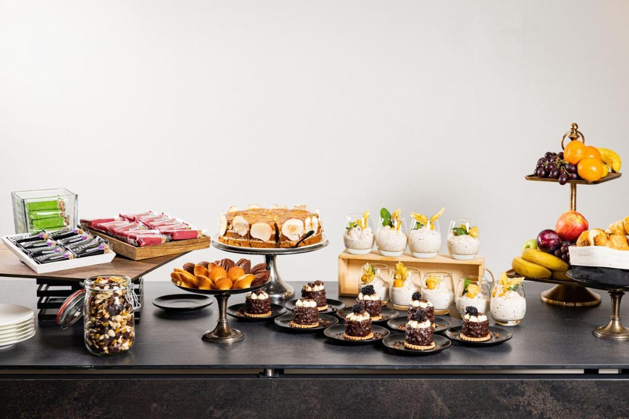 Le Méridien Stuttgart Exterior foto A dessert buffet