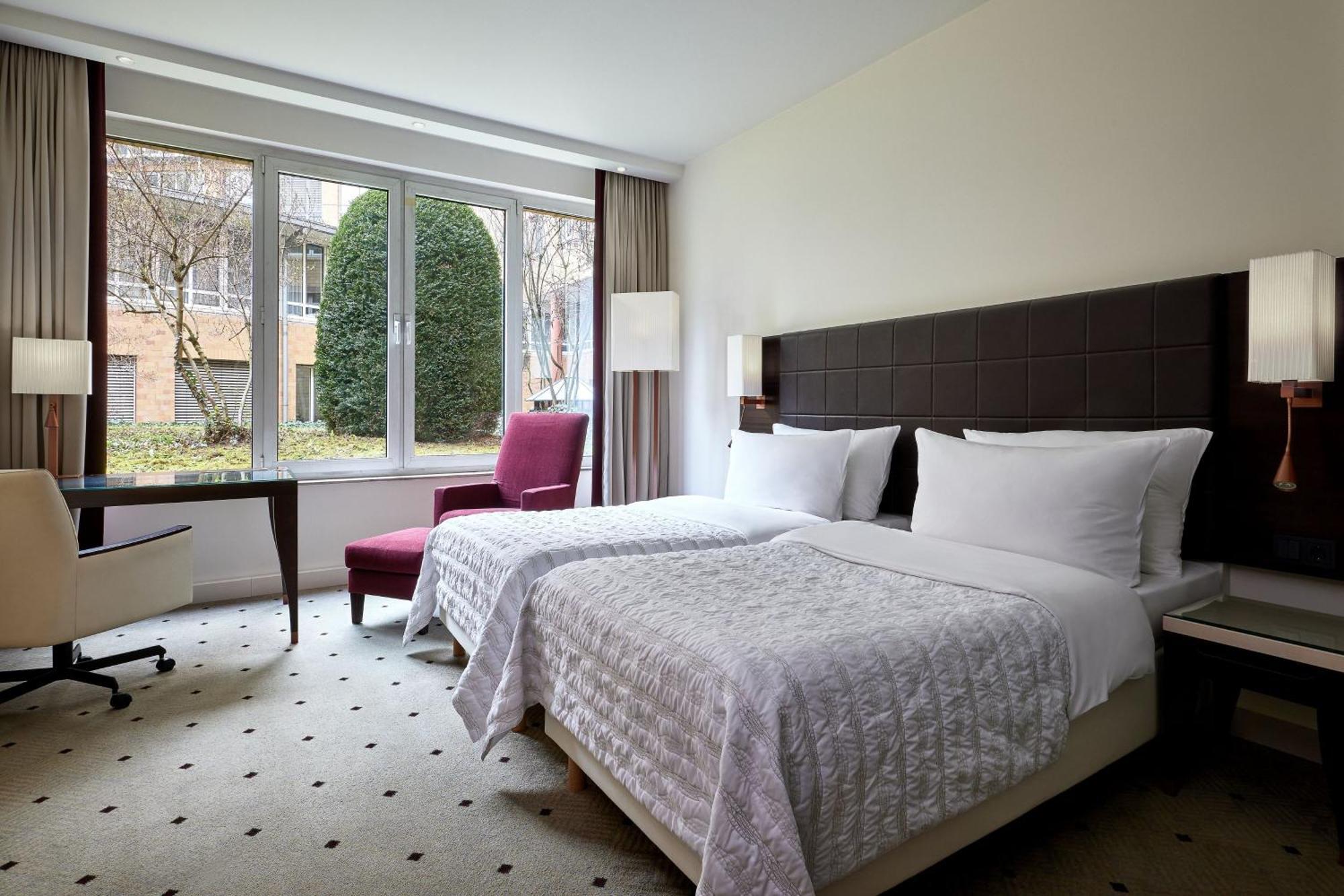 Le Méridien Stuttgart Exterior foto A room at the Westin Palace, Brussels