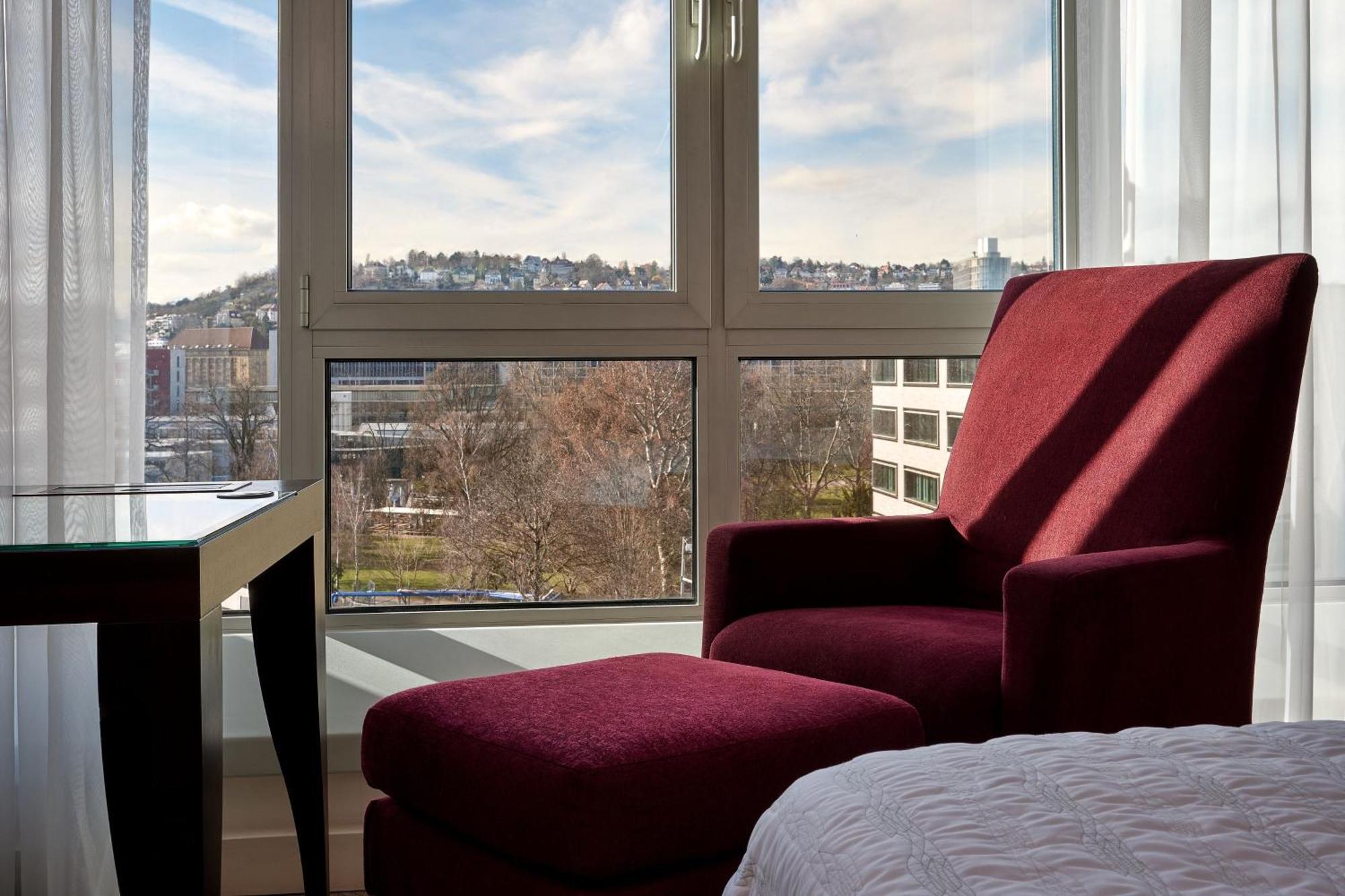 Le Méridien Stuttgart Exterior foto A room at the hotel