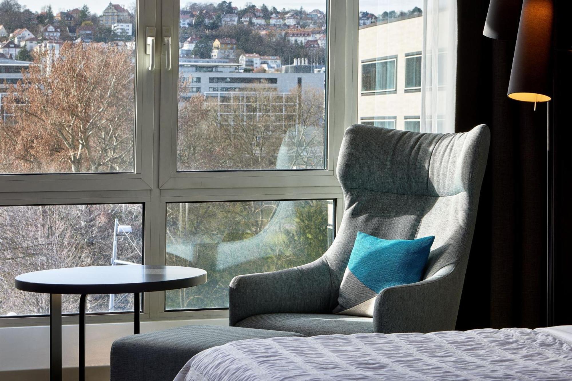 Le Méridien Stuttgart Exterior foto A room at the hotel