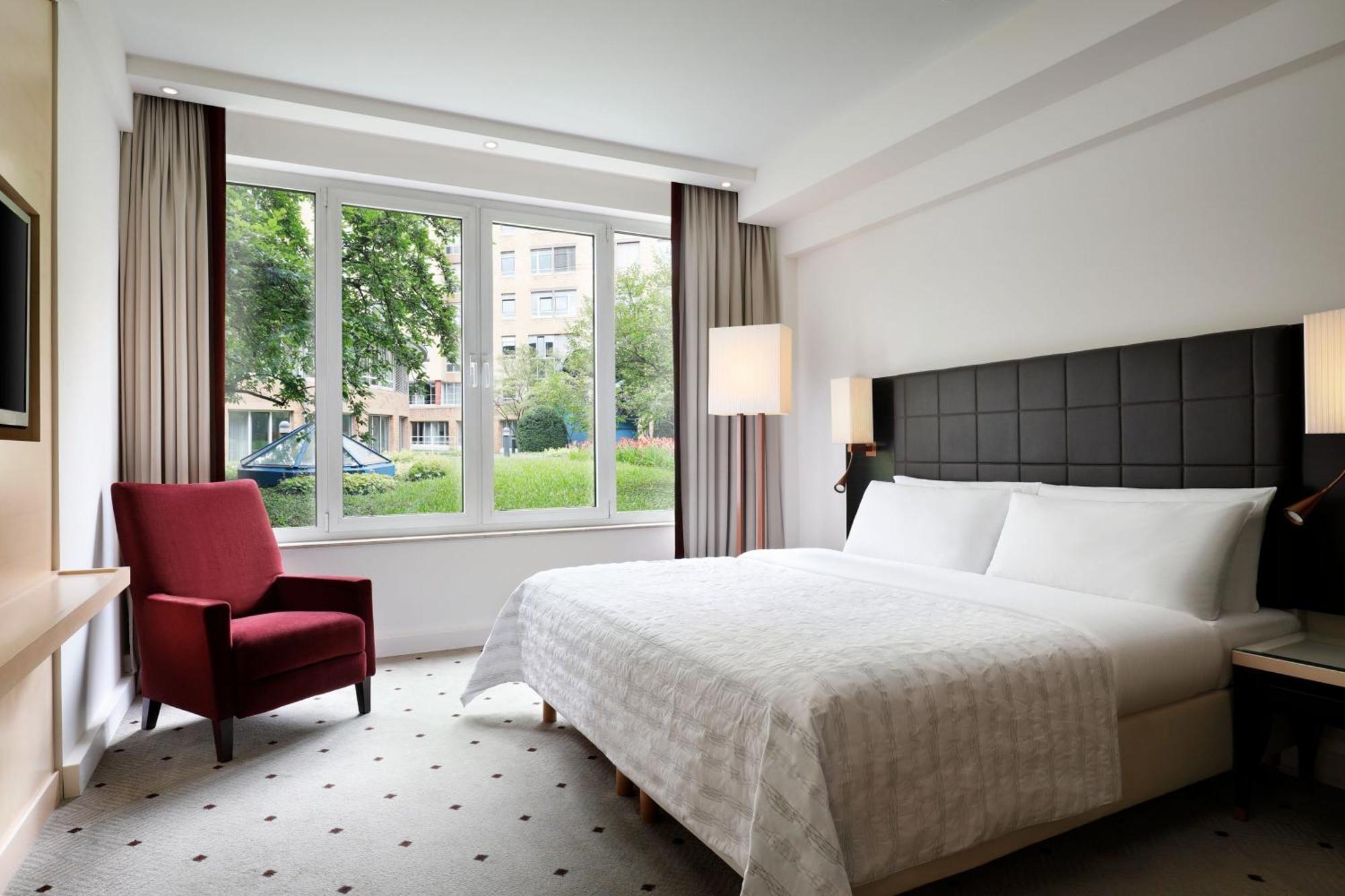 Le Méridien Stuttgart Exterior foto A room at the hotel