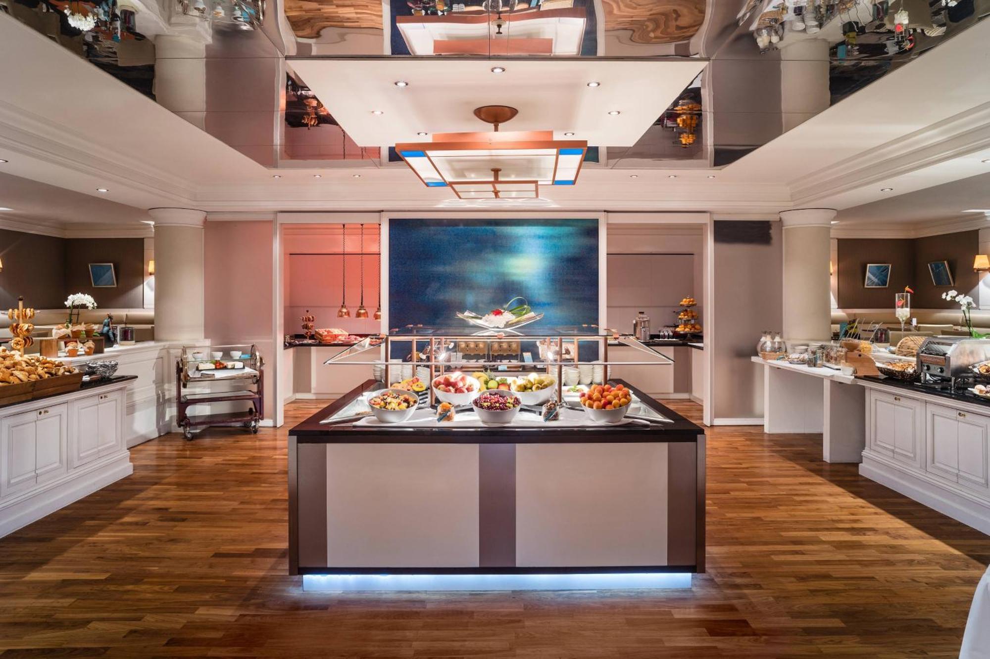 Le Méridien Stuttgart Exterior foto The kitchen at the Mandarin Oriental, Munich