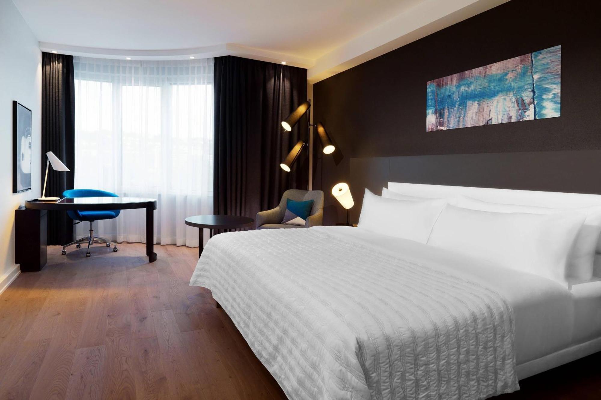Le Méridien Stuttgart Exterior foto A room at the hotel