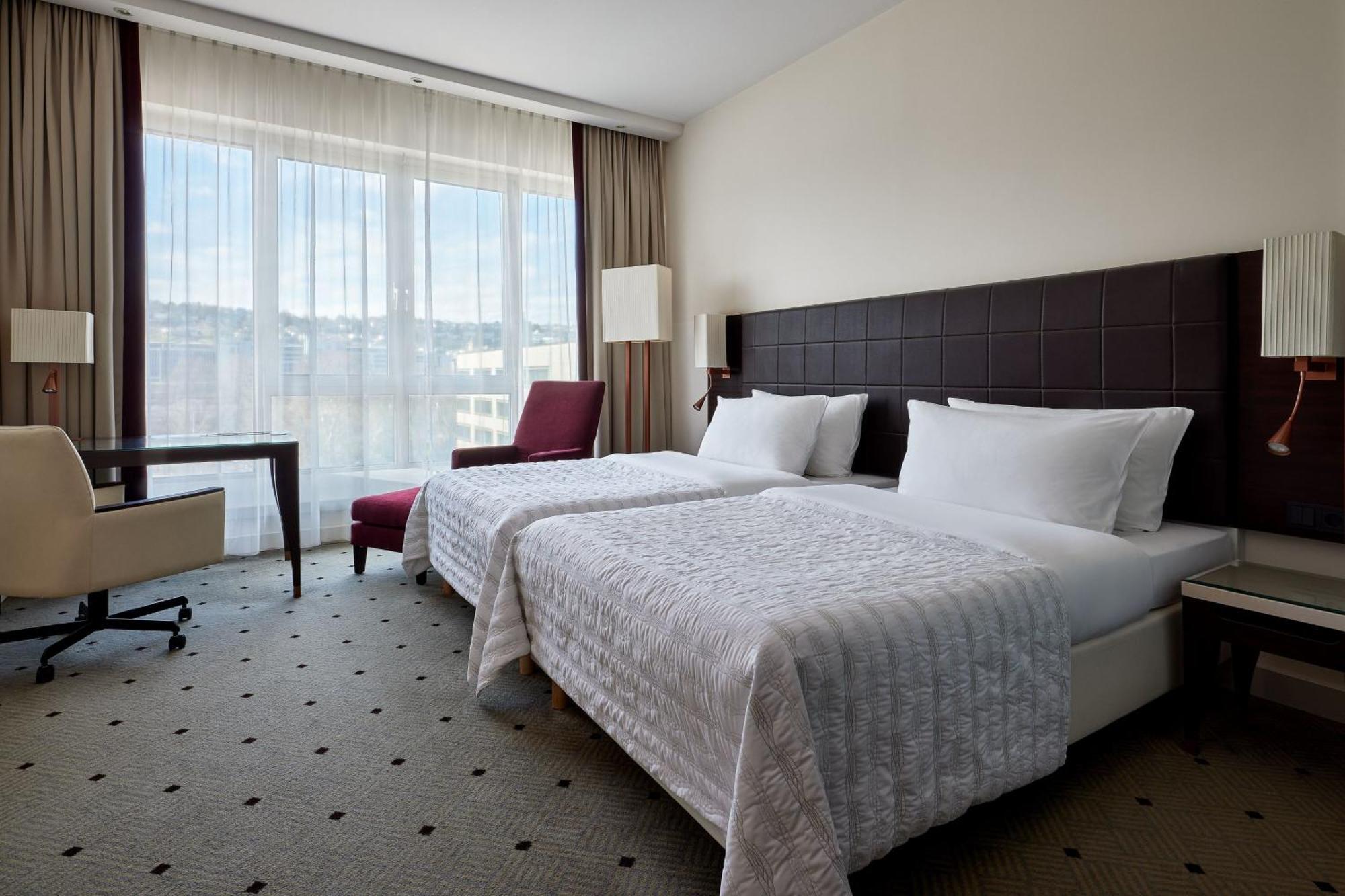 Le Méridien Stuttgart Exterior foto A room at the hotel