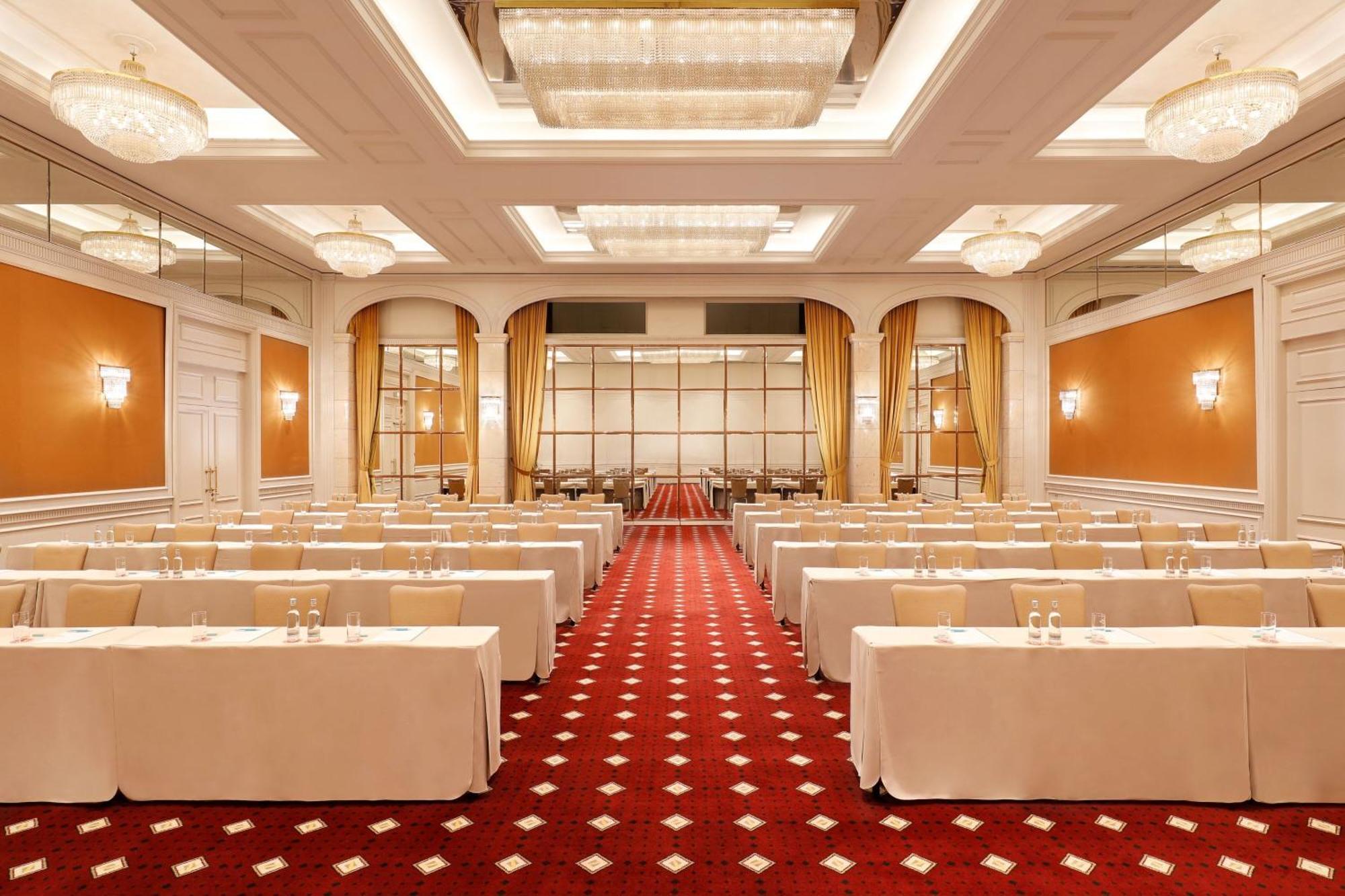 Le Méridien Stuttgart Exterior foto The meeting room of the Federal Council