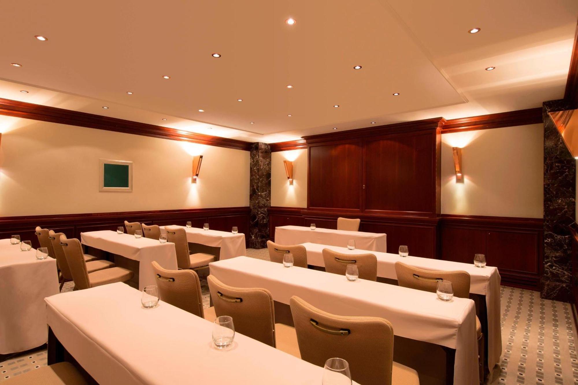 Le Méridien Stuttgart Exterior foto A meeting room at the hotel