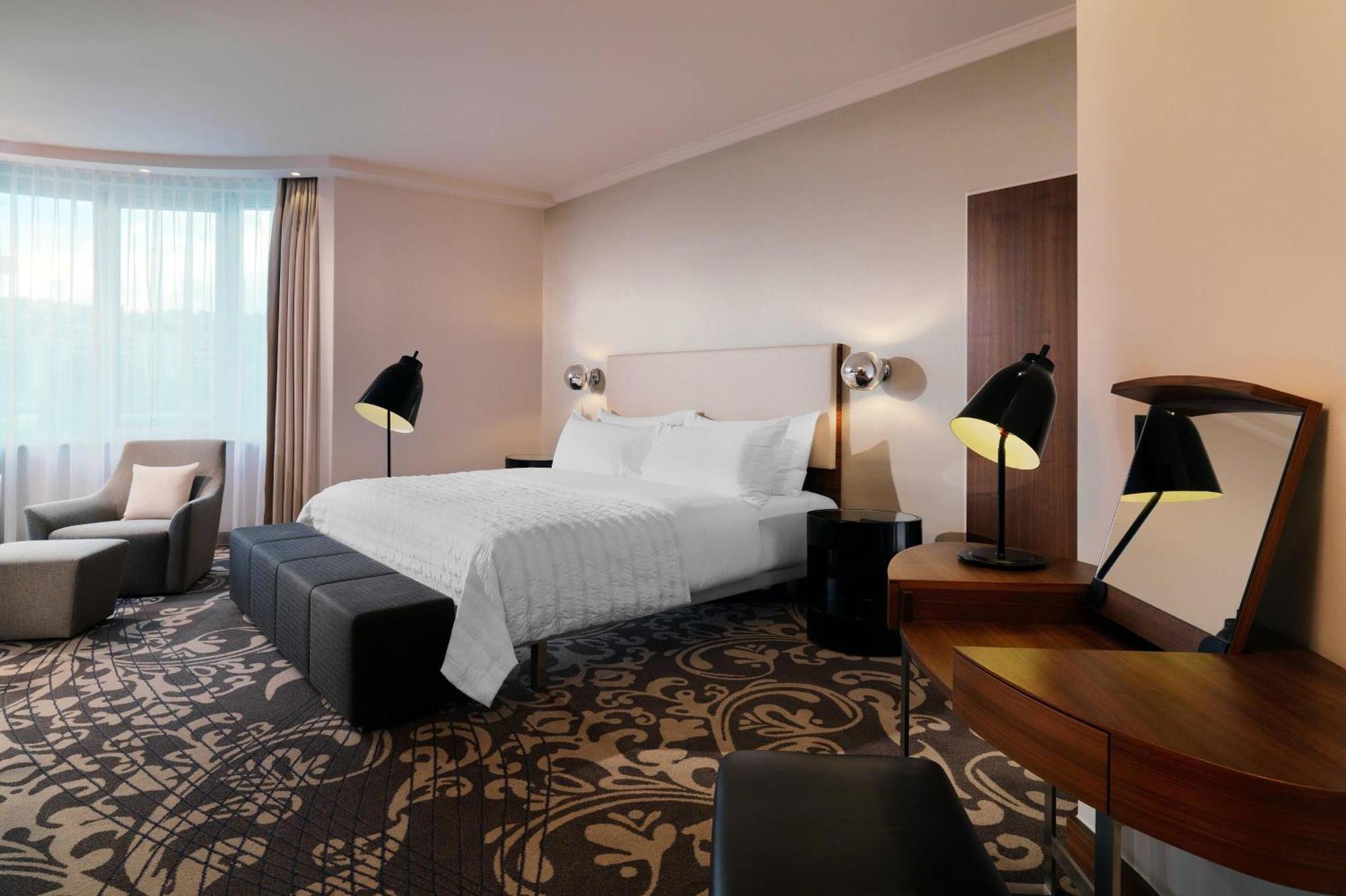 Le Méridien Stuttgart Exterior foto A room at the hotel