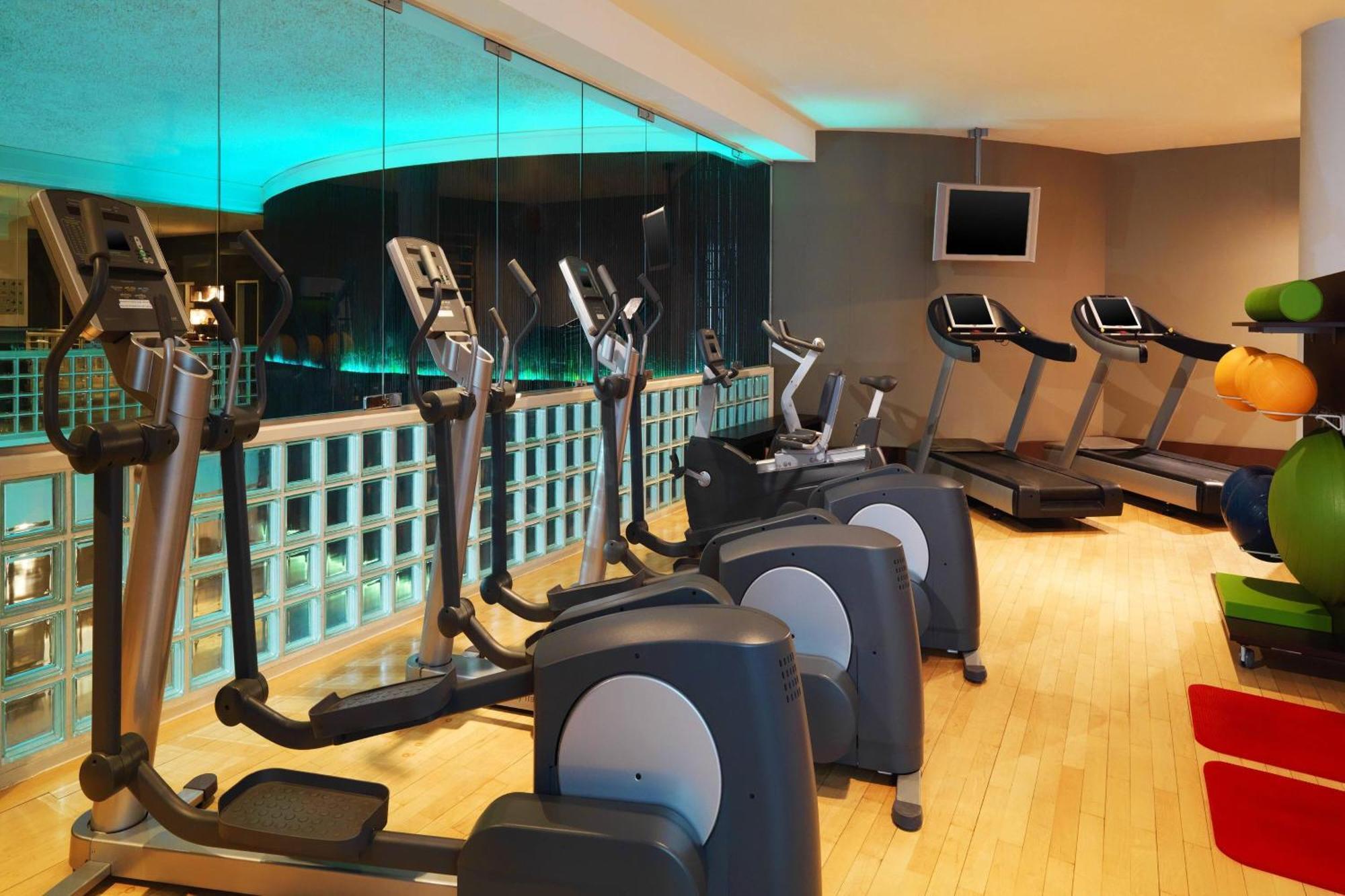 Le Méridien Stuttgart Exterior foto A gym at a hotel